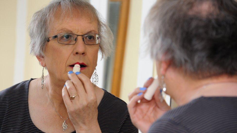 Penny applies lipstick