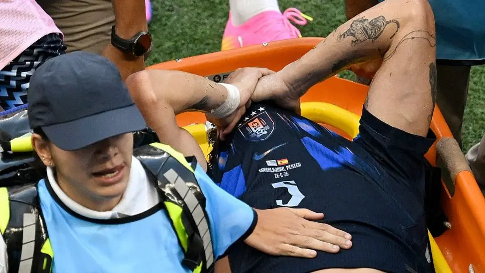 Man Utd waiting on Ugarte injury after he leaves pitch on stretcher