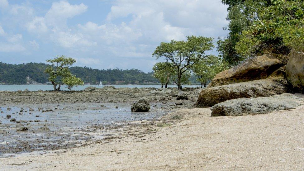 Caboto beach in Candeias