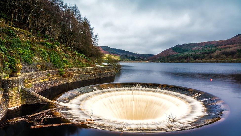 overflow-in-ladybower-lake