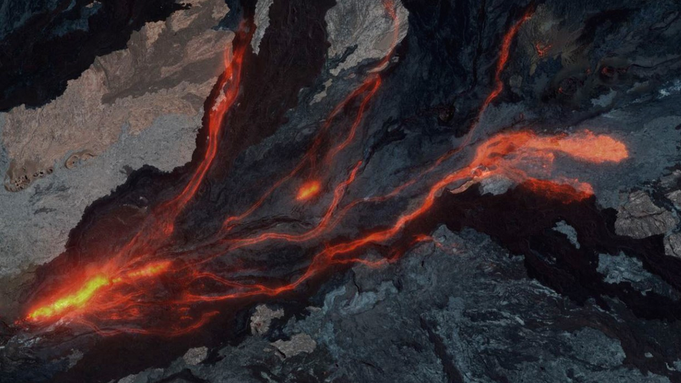 Satellite image of lava flowing down the slopes of Mauna Loa