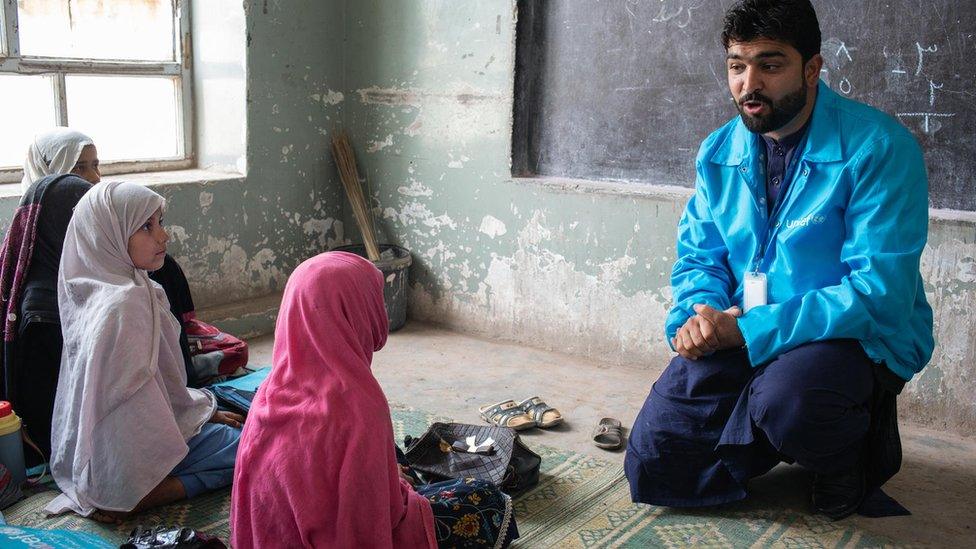 school-lesson-in-Afghanistan.