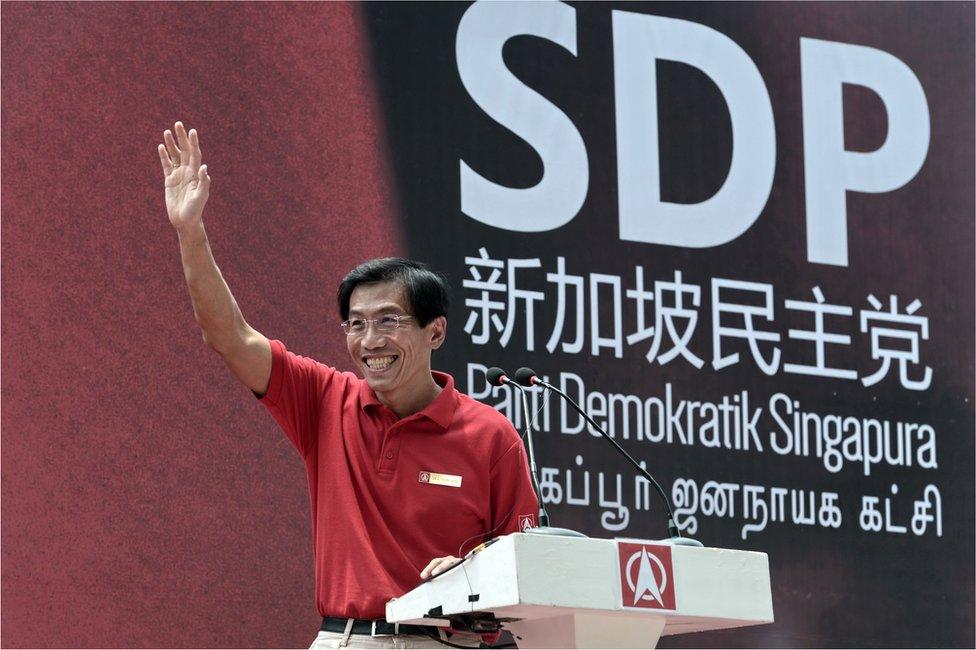 Chee Soon Juan, the secretary-general of the opposition Singapore Democratic Party (SDP), waves to a lunch time crowd at a rally in the financial district of Raffles Place ahead of Singapore"s September 11 election, on 7 September 2015.