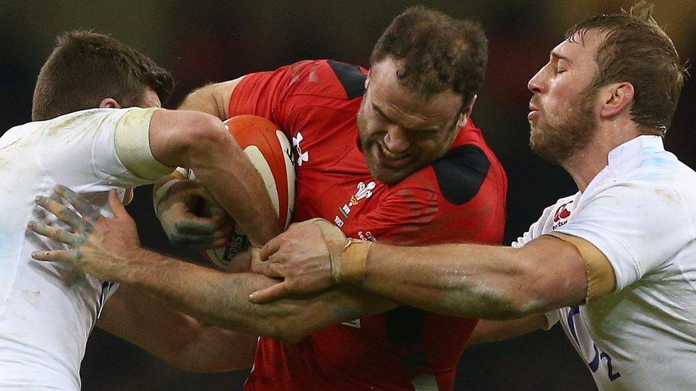 England's George Ford and Chris Robshaw tackle Jamie Roberts in the 2015 Six Nations