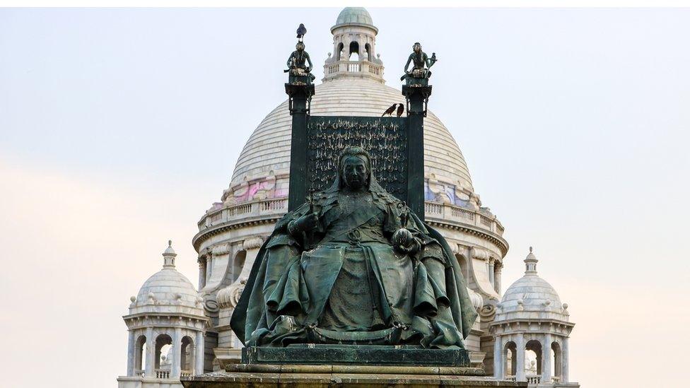 queen-victoria-statue-india.