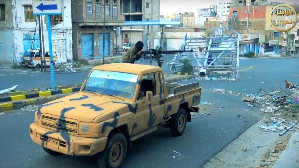 Video purportedly showing al-Qaeda in the Arabian Peninsula militants fighting in Taiz