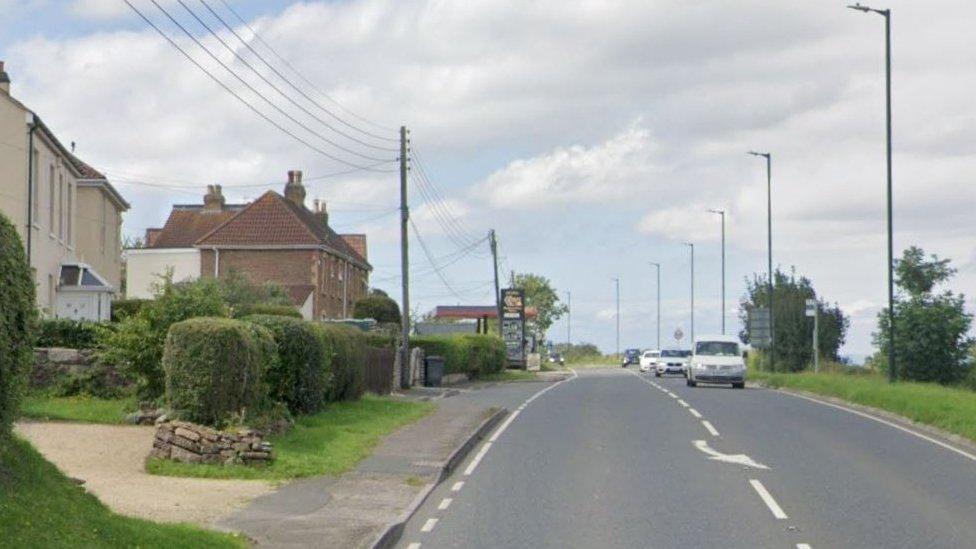 Google Maps screenshot of vehicles travelling down Martcombe Road