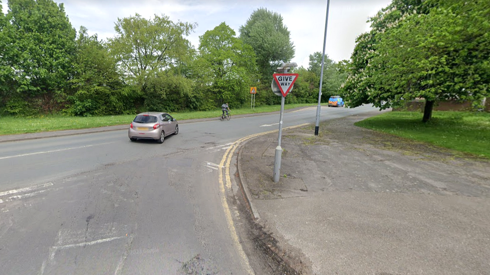 A wide view of the junction of Hallen Road and Avonmouth Way