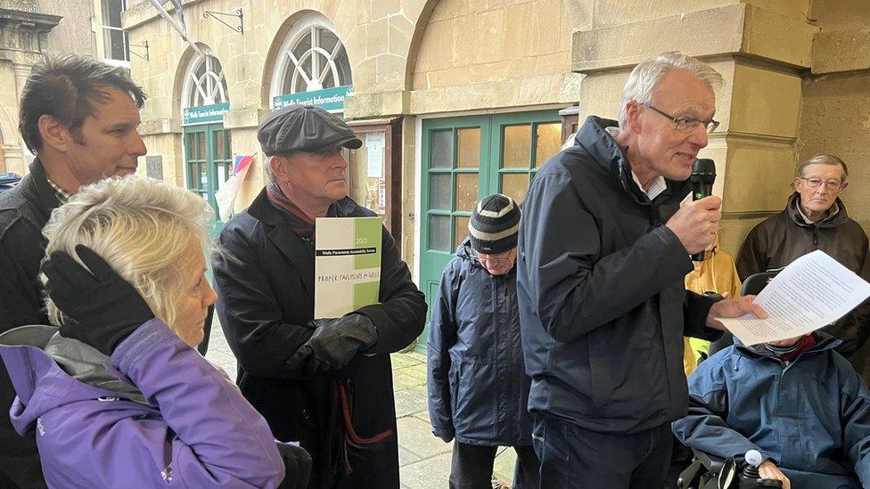 Campaginers outside Wells Town Hall