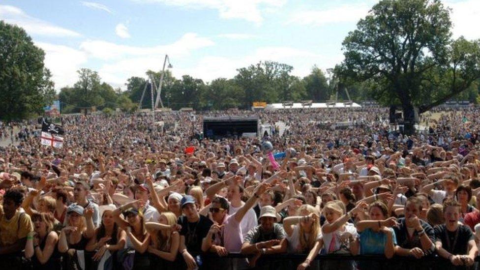 V Festival Crowds