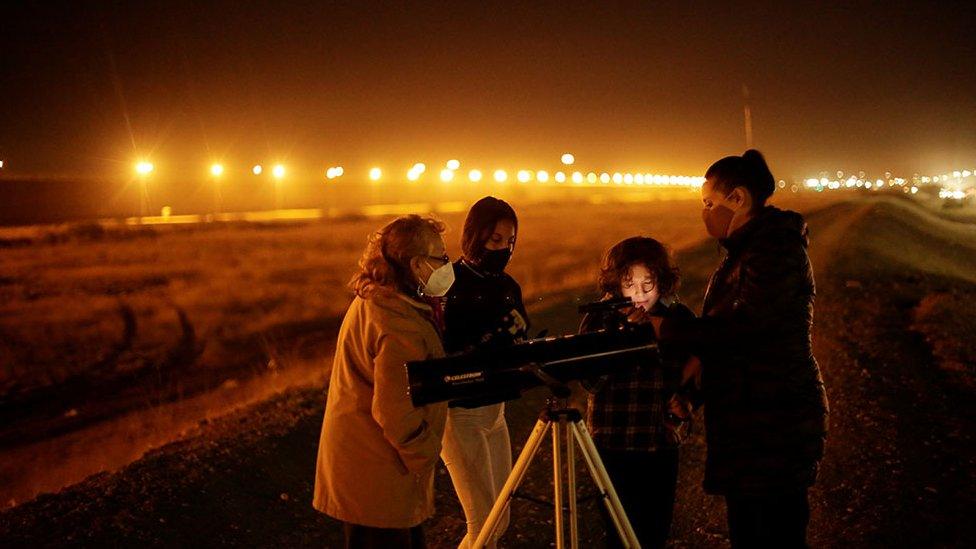 A family with a telescope in Ciudad Juarez, Mexico