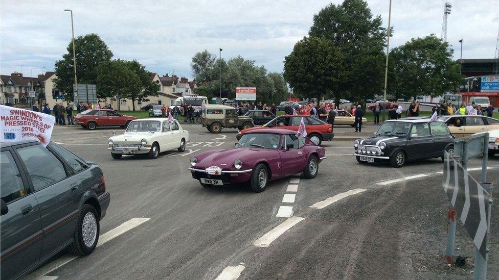 Car cavalcade in Swindon