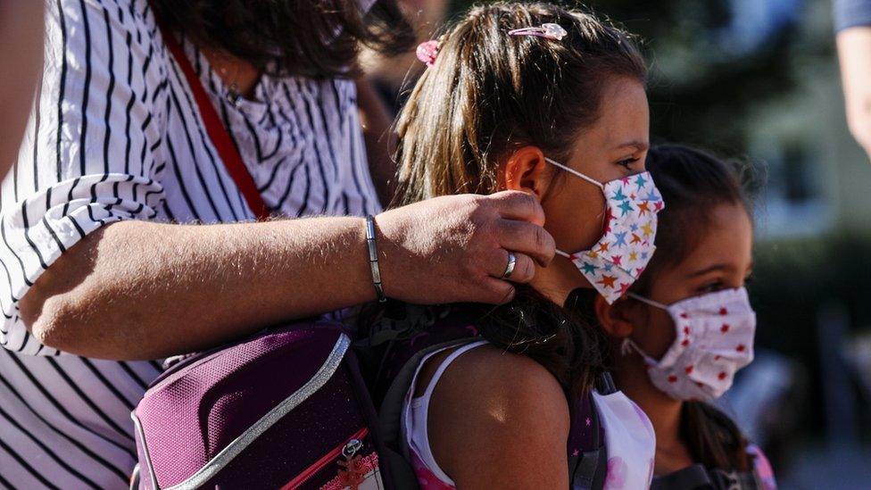 Girls-in-Germany-with-facemasks-on.