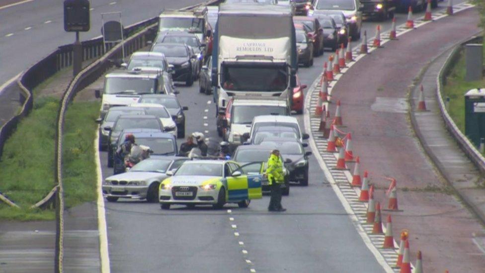 A fallen cable stopped traffic on the M1