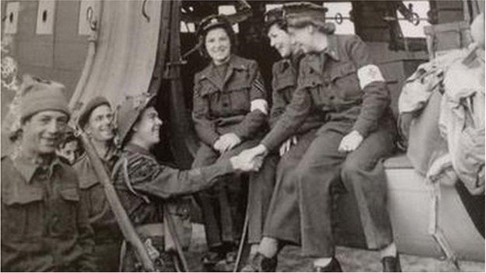 Nurses meeting soldiers