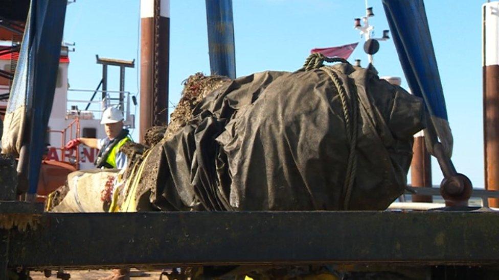 Swash wreck rudder being brought ashore