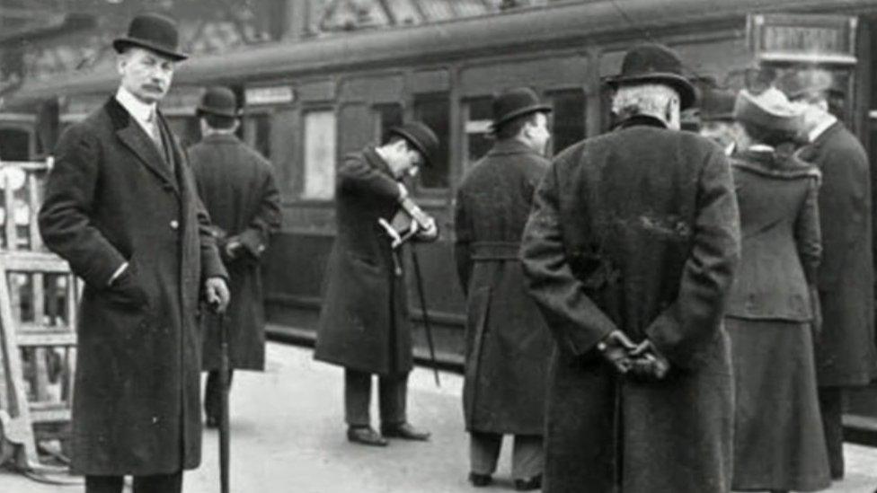 Carriages leaving London