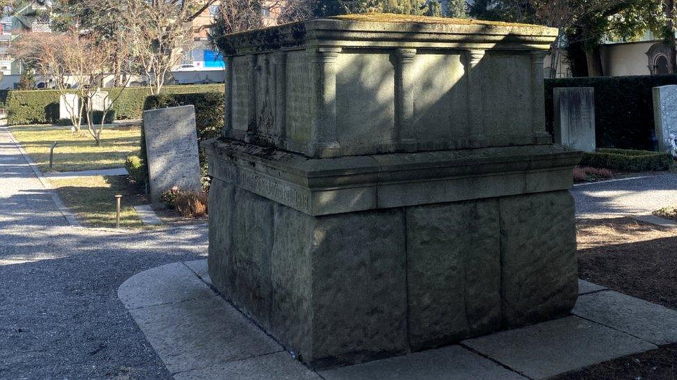 The large granite monument at the cemetery in the centre of the Swiss town of Chur