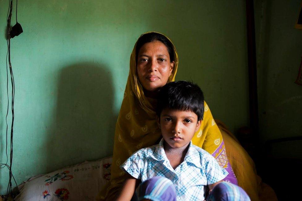 Nur Jahan with her 7 year old daughter Nargis.