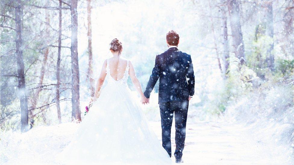 winter wedding couple