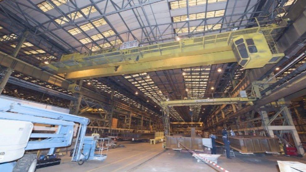 The overhead crane