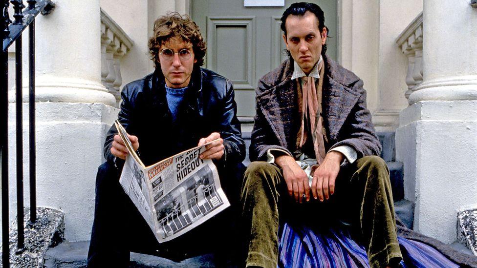 Paul McGann a Richard E. Grant yn un o glasuron mwyaf Prydain, Withnail & I