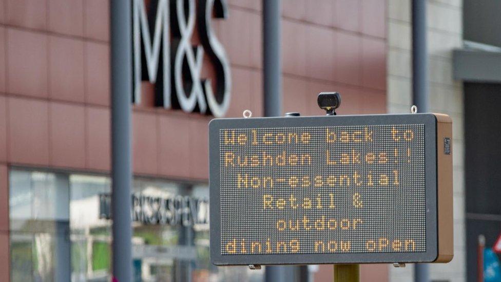 Sign at Rushden Lakes