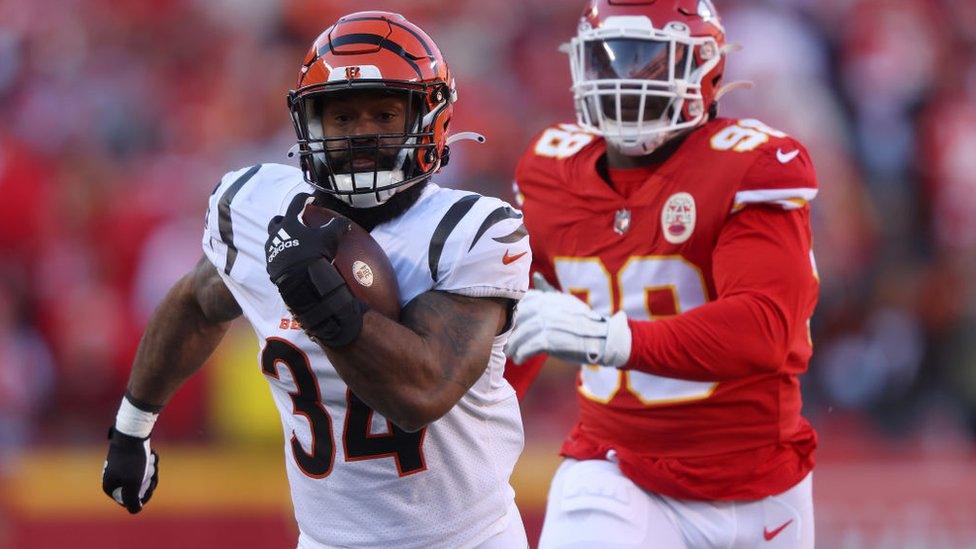 Running back Samaje Perine of the Cincinnati Bengals outruns defensive end Tershawn Wharton of the Kansas City Chiefs