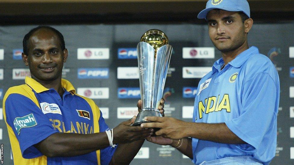 Sanath Jayasuriya of Sri Lanka and Sourav Ganguly of India with the trophy