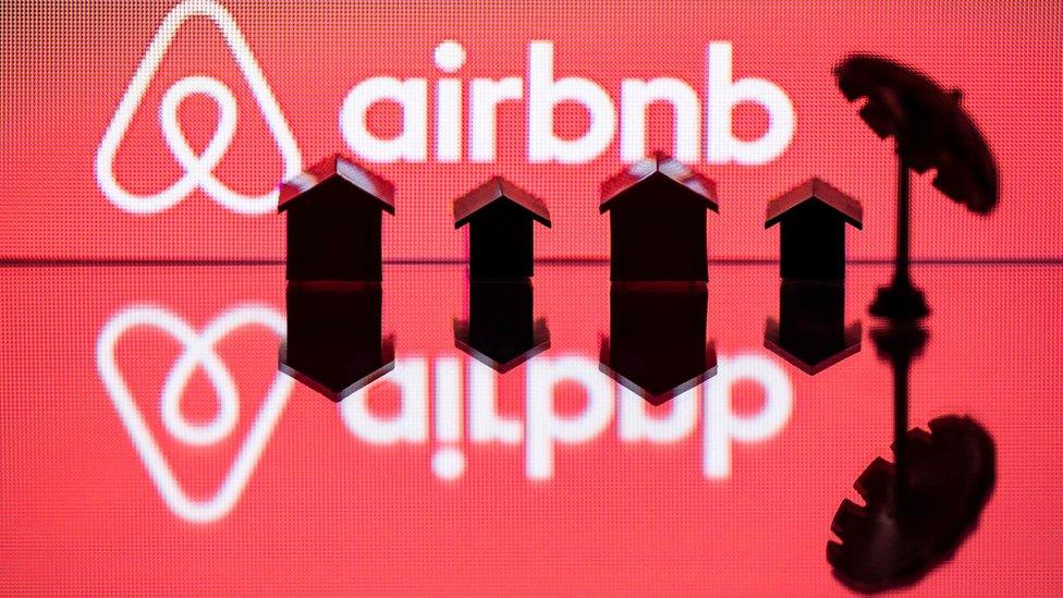 The Airbnb logo