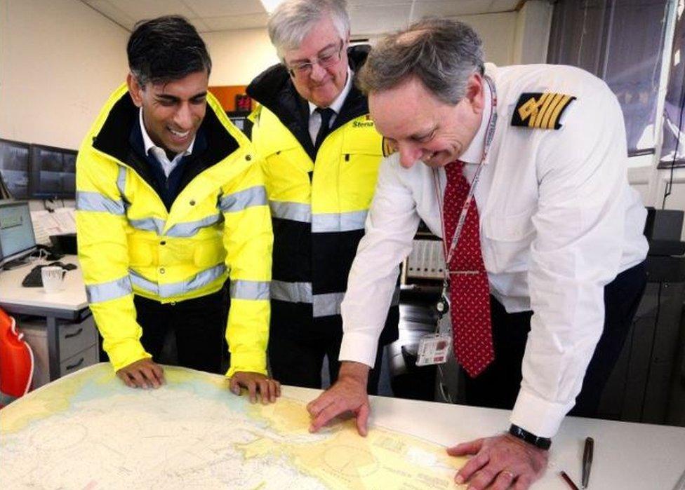 Rishi Sunak, Mark Drakeford and harbour master John Goddard