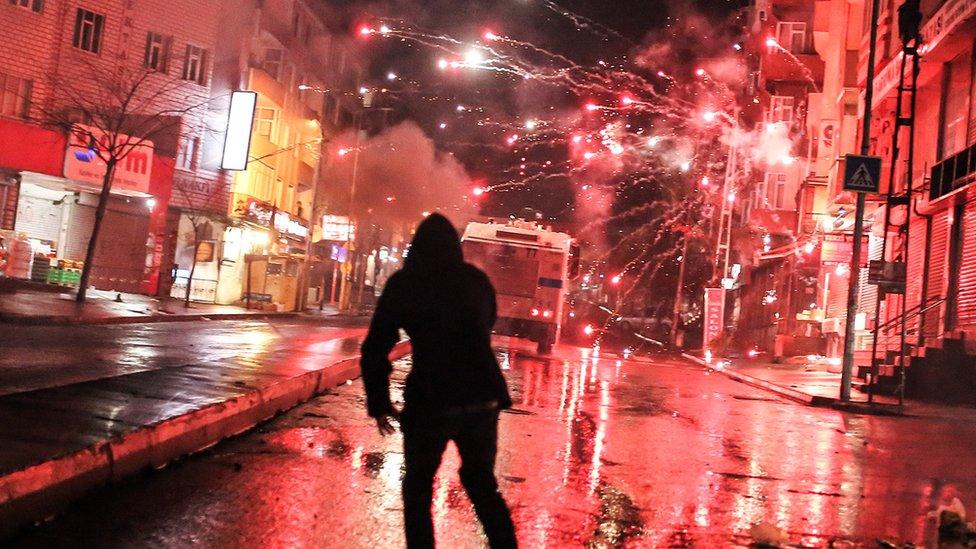 Police use tear gas to disperse a protest over the killing of Tahir Elci in Istanbul. 28 Nov 2015