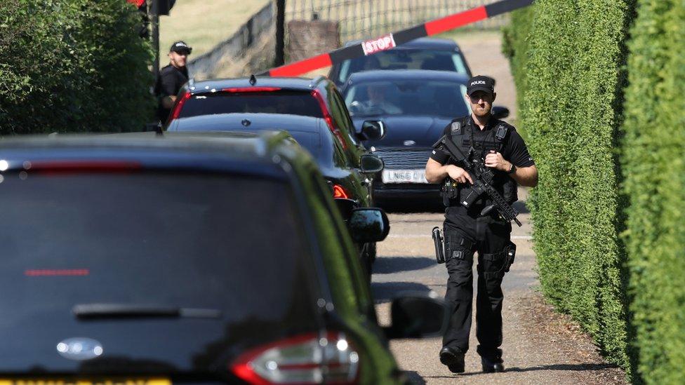 Ministerial cars arrive at Chequers