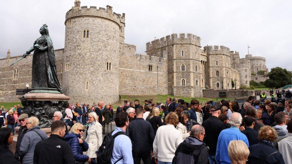 Crowds gather outside Windsor Castle