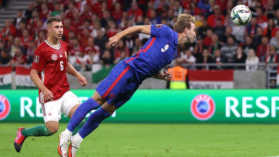 england-and-hungarian-football-players.
