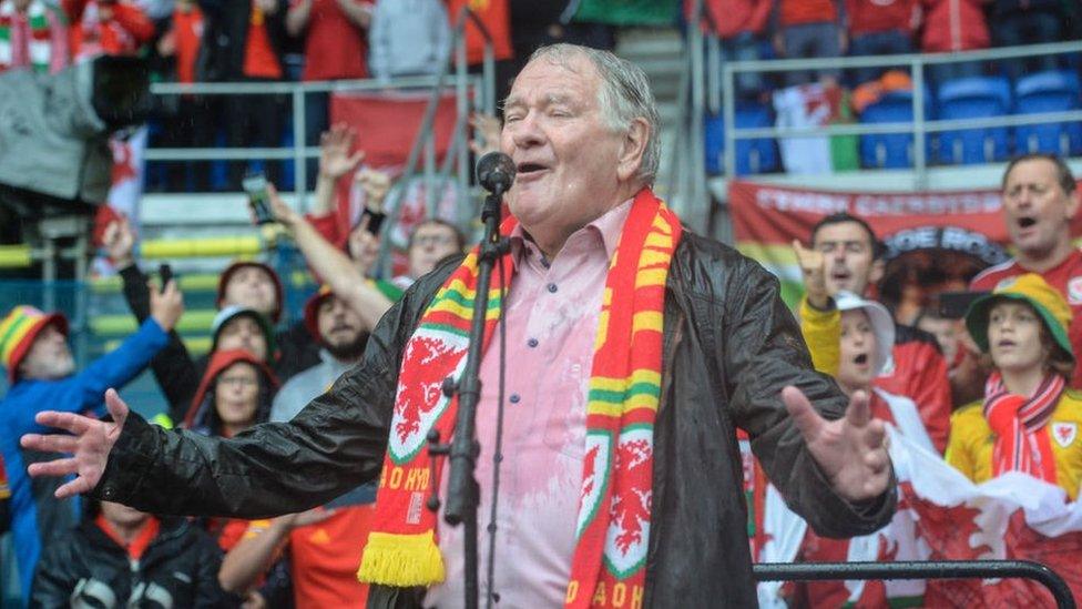 Dafydd Iwan singing Yma O Hyd at Cardiff City Stadium