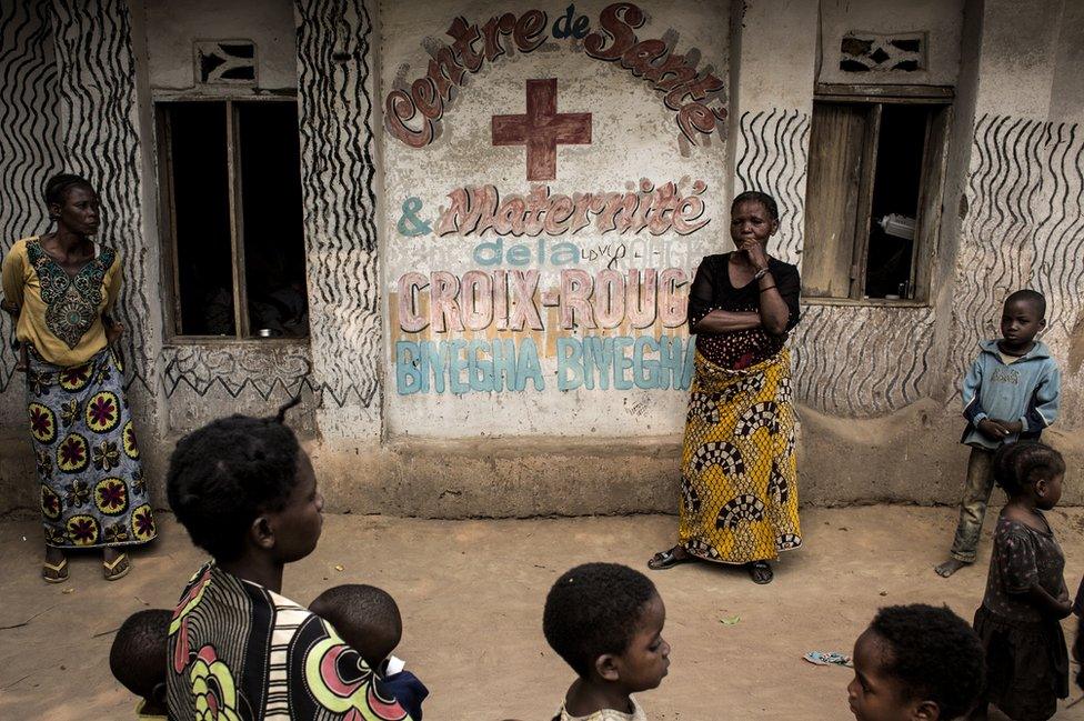 Internally Displaced Persons outside the Biyega Health Clinic in Tshikapa.