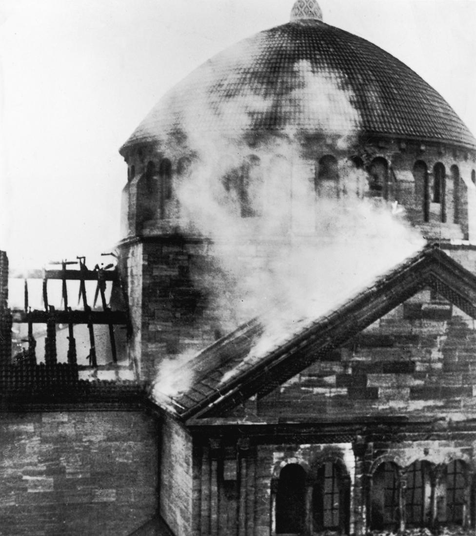 A burning synagogue on Fasanenstrasse, Berlin