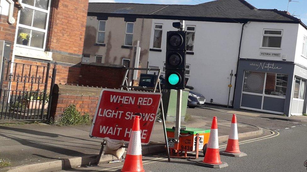 Temporary traffic lights