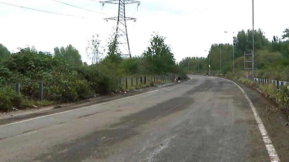 carriageway cleared of rubbish