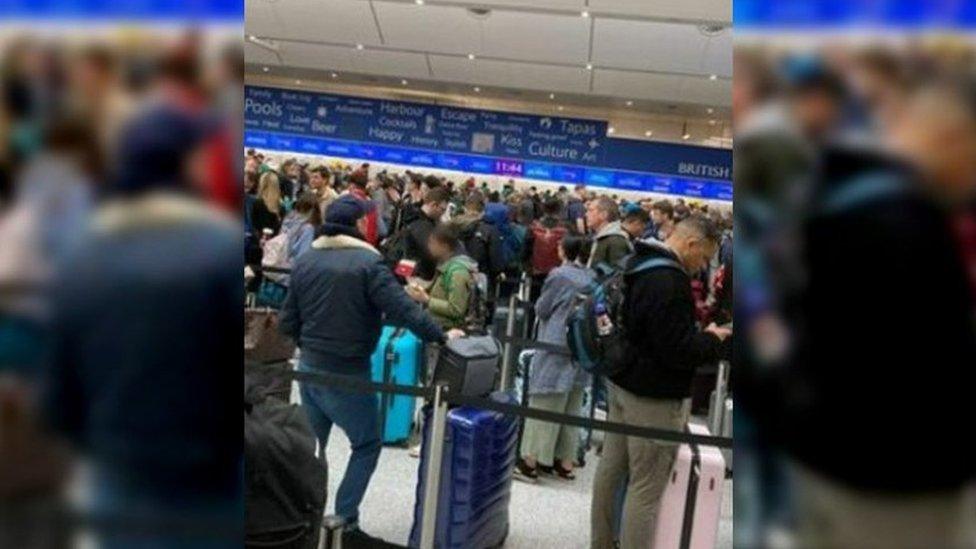 Queues at the airport