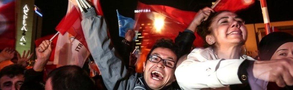 AK Party supporters in Ankara, 1 November 2015