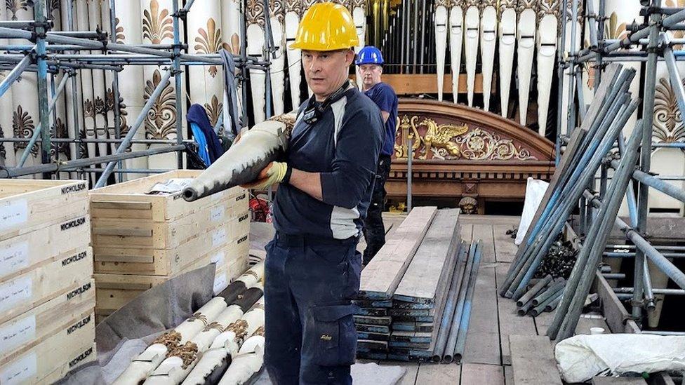 Leeds Town Hall organ