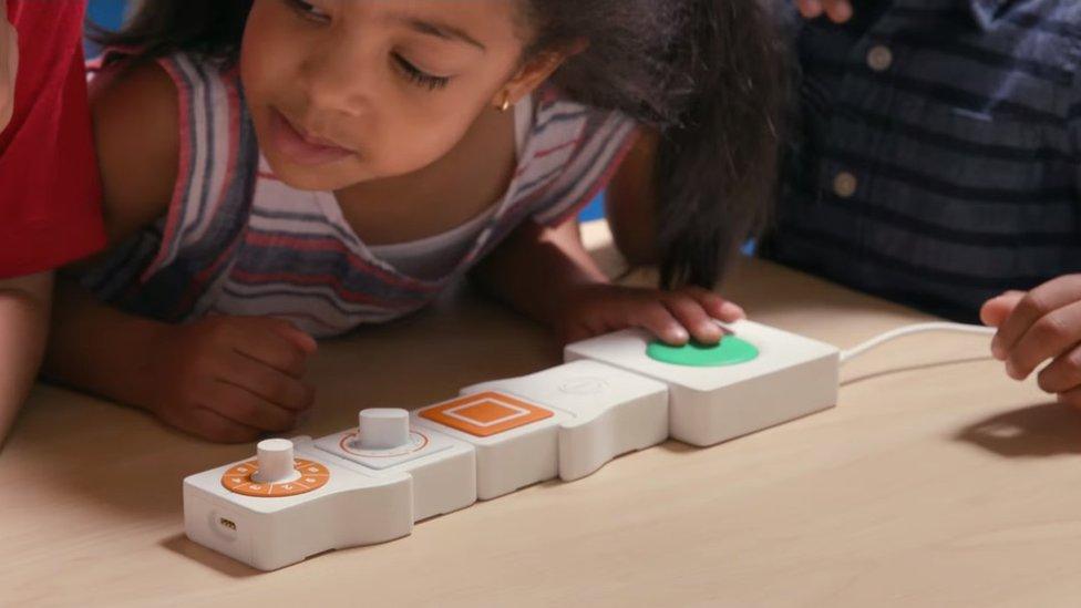 Kids playing with plastic blocks