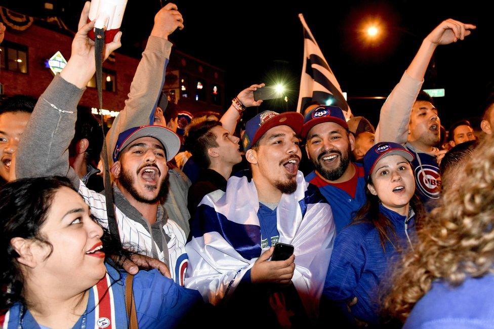 Chicago Cubs fans celebrate in Chicago, 22 October