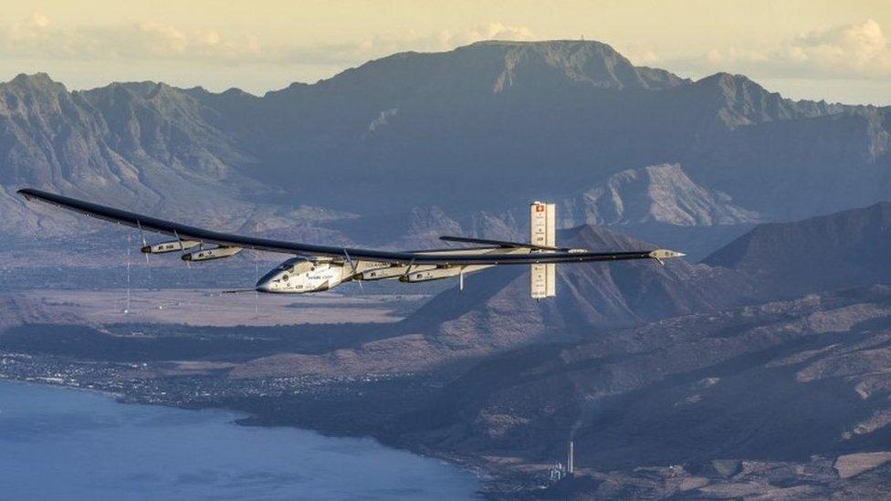 Solar Impulse 2 flies over Hawaii, US. Photo: 14 April 2016