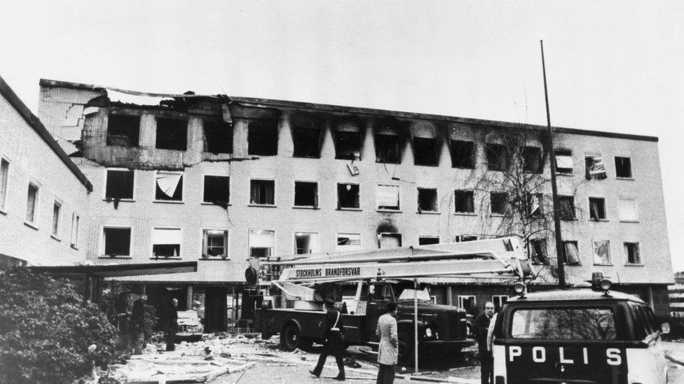 Police outside the West German Embassy in Stockholm after RAF militants seized the building and detonated bombs. Photo: April 1975