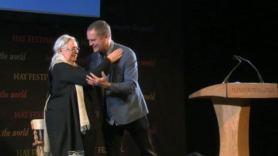 Ifor ap Glyn and Gillian Clarke embrace at the Hay Festival