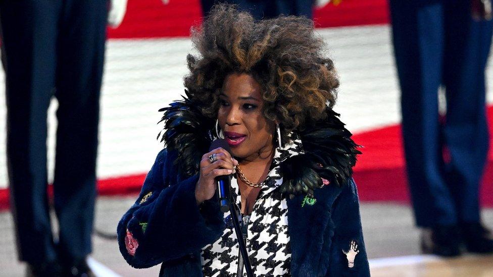 Macy Gray performing