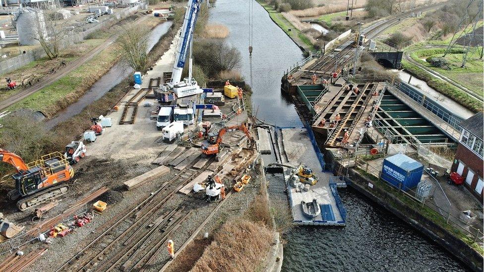 Engineering work on the bridge